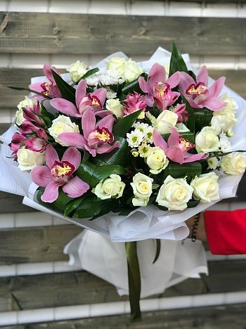 Букет цветов из: Розы и Хризантемы в Сычево