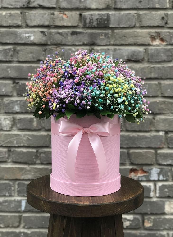Цветочная композиция из Гипсофила и Розы в шляпной коробке в Сычево