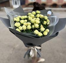 Букет Белые кустовые розы Солинеро в Сычево