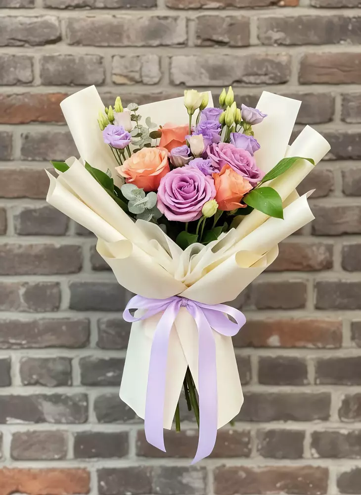 Букет цветов из: Лизиантусы и Розы в Сычево