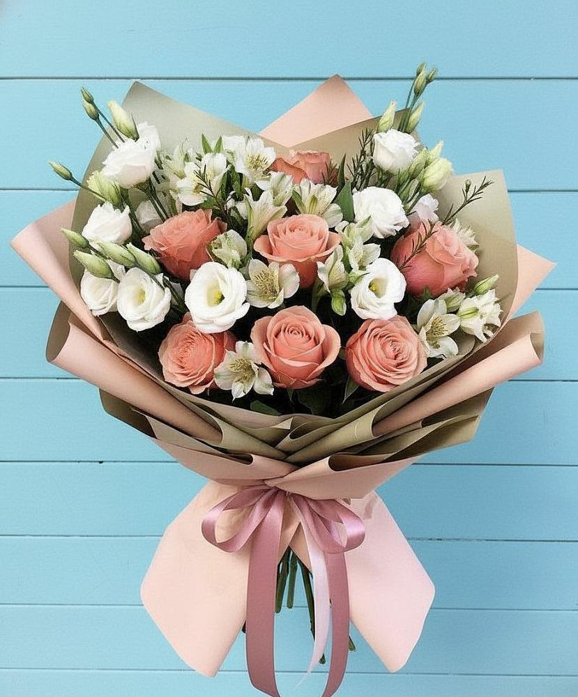Букет цветов из: Розы, Альстромерии и Лизиантусы в Сычево