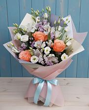 Букет цветов из:  Лизиантусы, Розы, Альстромерии и Гипсофила в Сычево