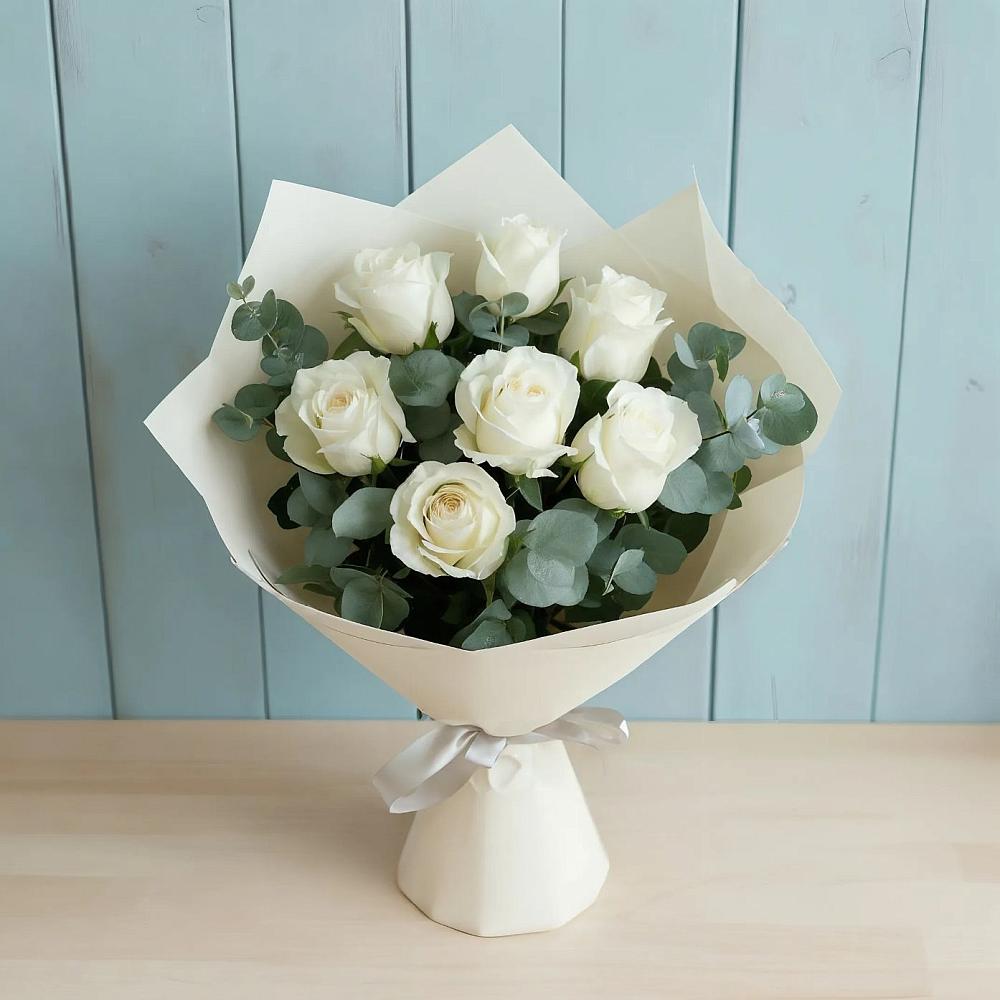 Букет Белые розы в Эвкалипте в Сычево