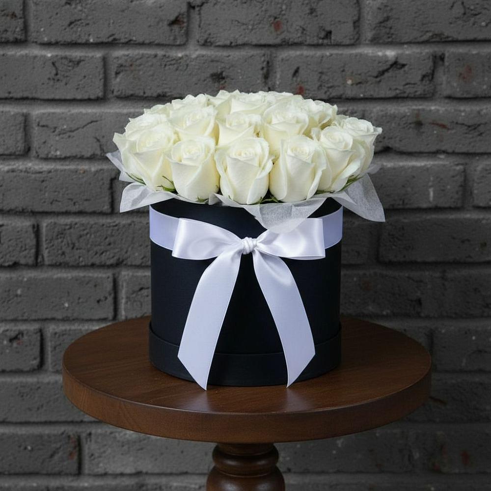 Цветочная композиция из Розы в шляпной коробке в Сычево