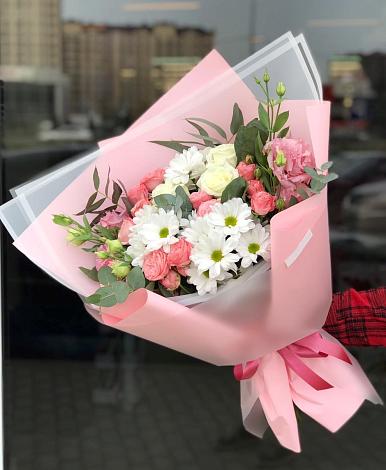 Букет цветов из: Розы, Лизиантусы и Хризантемы в Сычево