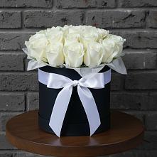 Цветочная композиция из Розы в шляпной коробке в Сычево